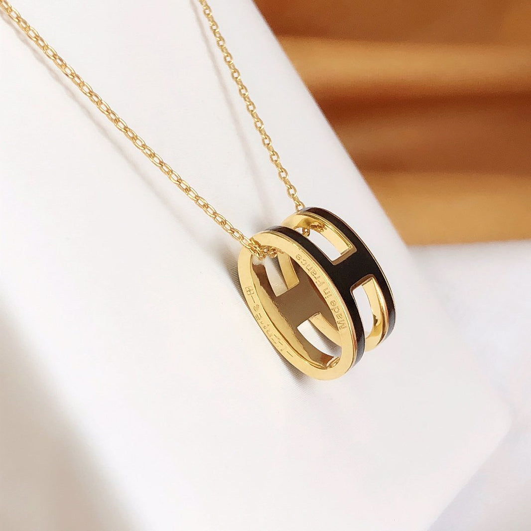 [Luna Brilliance]HM CLIC BLACK ENAMEL GOLD NECKLACE